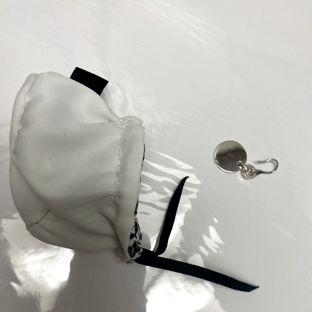 GUCCI ⚜️🩶⚜️ Sterling Silver Heart Trademark Earring authentic with bag - Picture 6 of 13